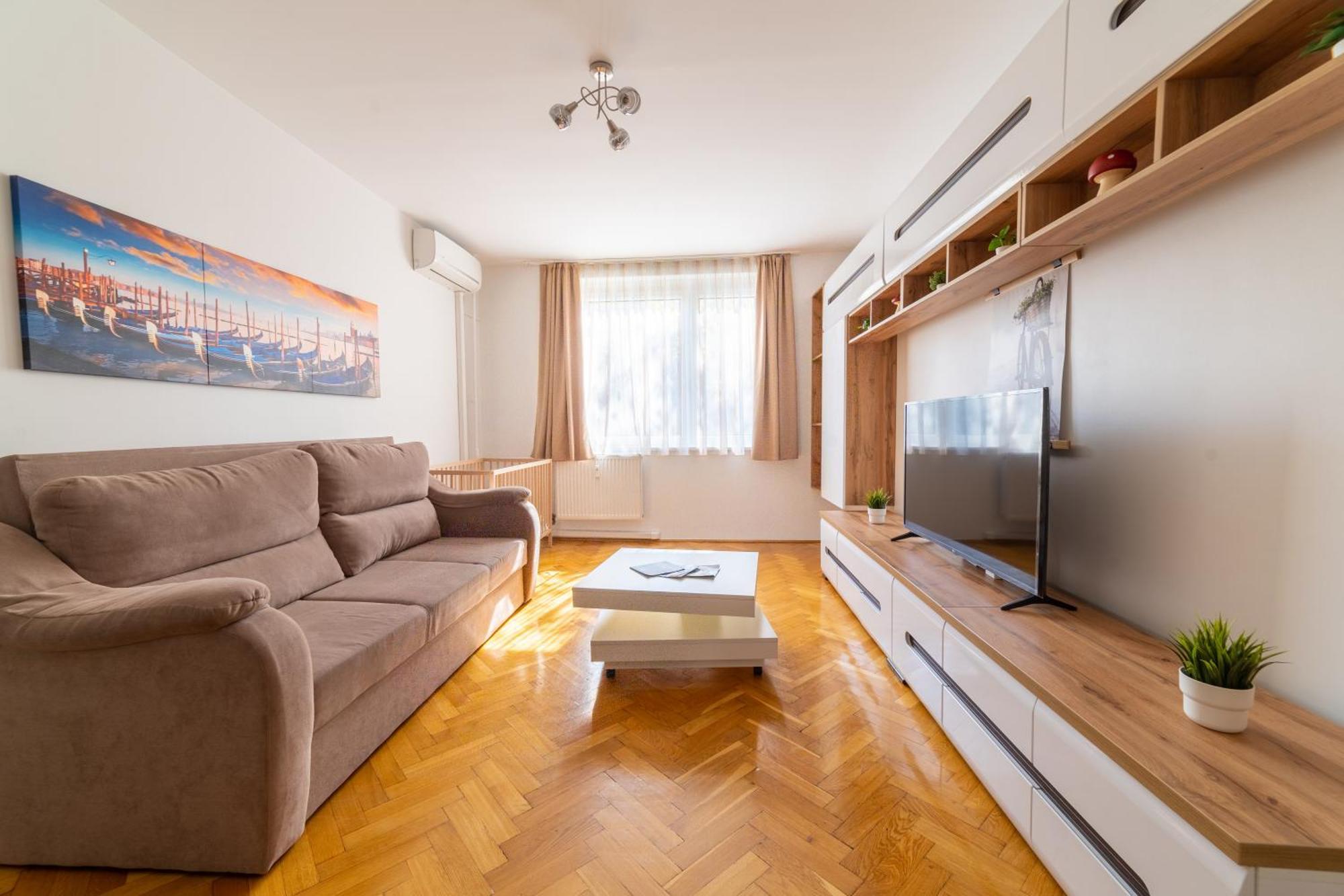 Comfort 14 -- Stylish City Apartment Netflix, Wi-Fi & Parking Miskolc Extérieur photo